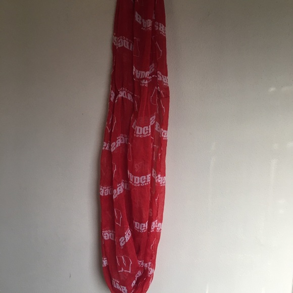 UW Badger infinity scarf - Picture 2 of 3
